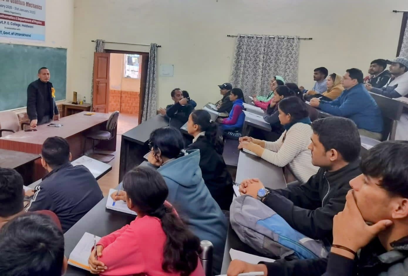 "गणित और भौतिकी के अनुप्रयोग: छात्रों को प्रेरित करते प्रो. ए. एस. उनियाल"
